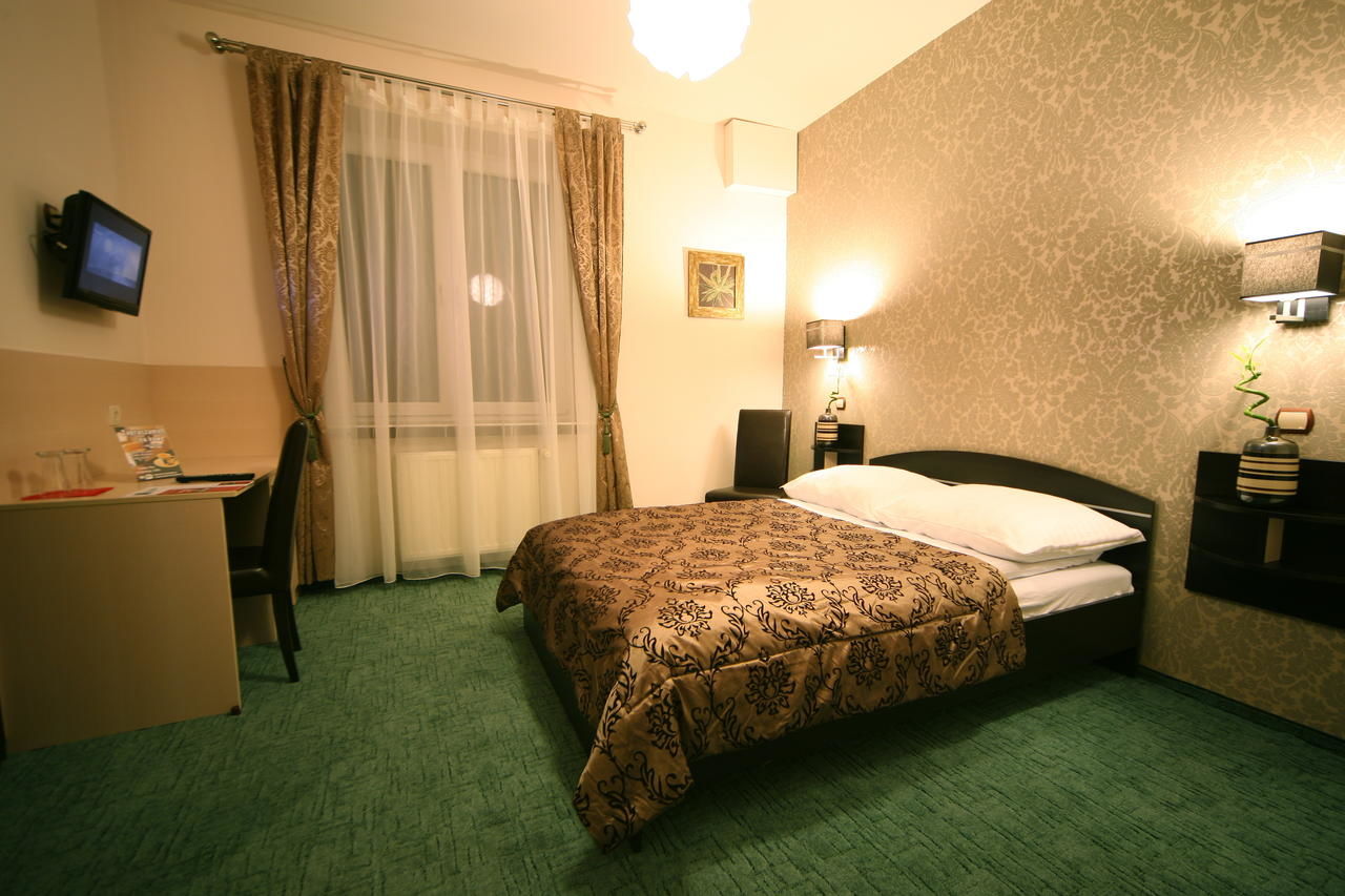 Отель Hotel Seven 7 Калиш